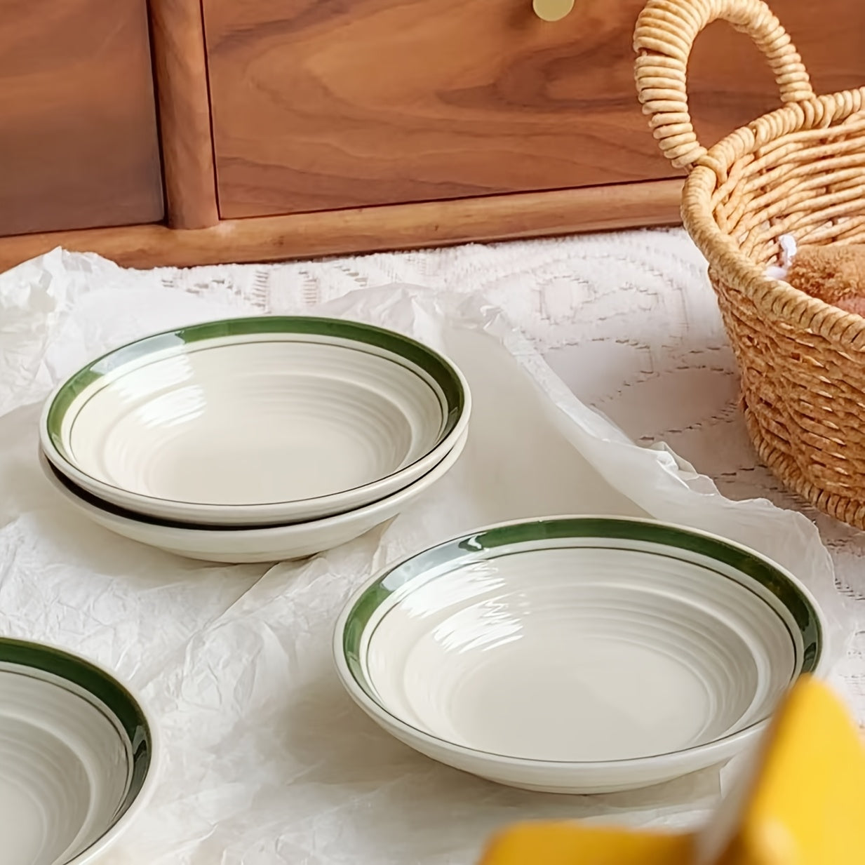 Conjunto de 4 Pratos de Cerâmica às Riscas com Bordas Verdes - Taças de Molho para Imersão de Cor Sólida Fáceis, Pratos de Snacks de 4,5 polegadas, Taças de Sobremesa, Adequadas para Cozinhas Domésticas e Restaurantes, para Servir Condimentos, Marmeladas, Sushi, Ketchup, Churrascos, Festas, Bolos