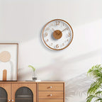 1 peça de um relógio flutuante transparente e minimalista com uma mão criativa em forma de folha, projetado com uma extremidade em grão de madeira. Funciona em silêncio sem tic-tac, tornando-o ideal para decorar o seu sala de estar, quarto, cozinha, escritório.