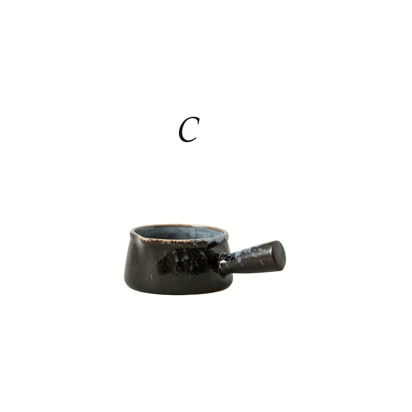 Esta Versátil Taça de Cerâmica para Molhos é Coada a Altas Temperaturas e Tem um Acabamento Brilhante. Pode Acomodar até 20ml, Tornando-a Perfeita para Óleos, Vinagres, Molhos de Soja e Diferentes Tipos de Molhos.