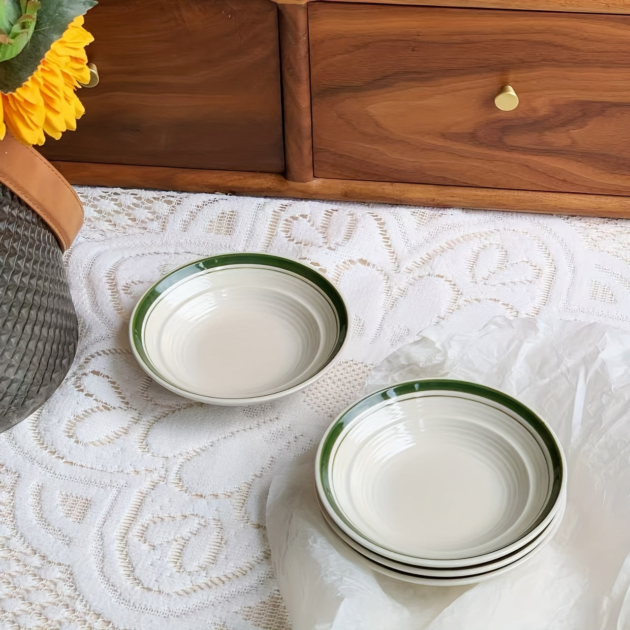 Conjunto de 4 Pratos de Cerâmica às Riscas com Bordas Verdes - Taças de Molho para Imersão de Cor Sólida Fáceis, Pratos de Snacks de 4,5 polegadas, Taças de Sobremesa, Adequadas para Cozinhas Domésticas e Restaurantes, para Servir Condimentos, Marmeladas, Sushi, Ketchup, Churrascos, Festas, Bolos
