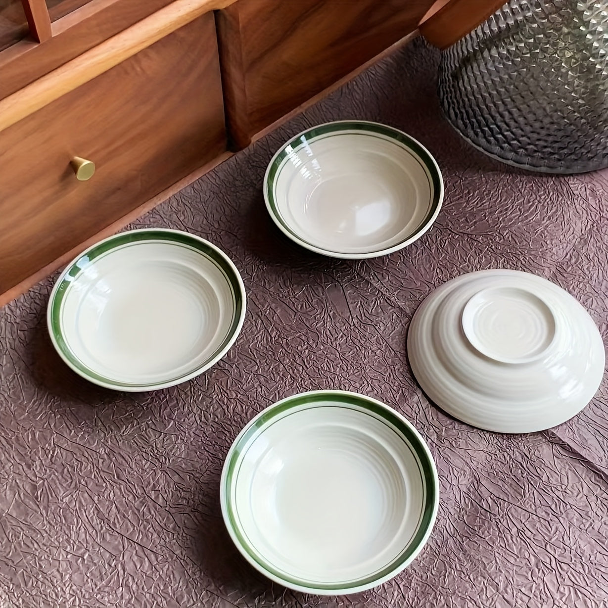 Conjunto de 4 Pratos de Cerâmica às Riscas com Bordas Verdes - Taças de Molho para Imersão de Cor Sólida Fáceis, Pratos de Snacks de 4,5 polegadas, Taças de Sobremesa, Adequadas para Cozinhas Domésticas e Restaurantes, para Servir Condimentos, Marmeladas, Sushi, Ketchup, Churrascos, Festas, Bolos