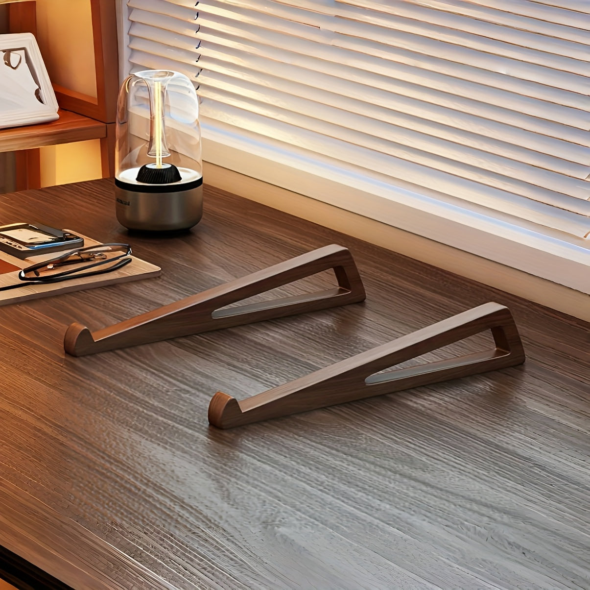2 Peças Suporte Ergonômico para Laptop em Bambu - Altura Ajustável, Mesa Portátil com Base Larga para Estabilidade, Compatível com Livros/Tablets/Laptops, Elevador de Mesa em Madeira de Bambu para Escritório, Cabeceira e Viagem, Construção Durável em Formato de A